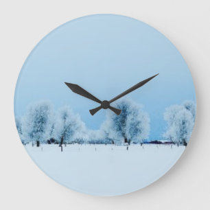 Winter Farm Große Wanduhr