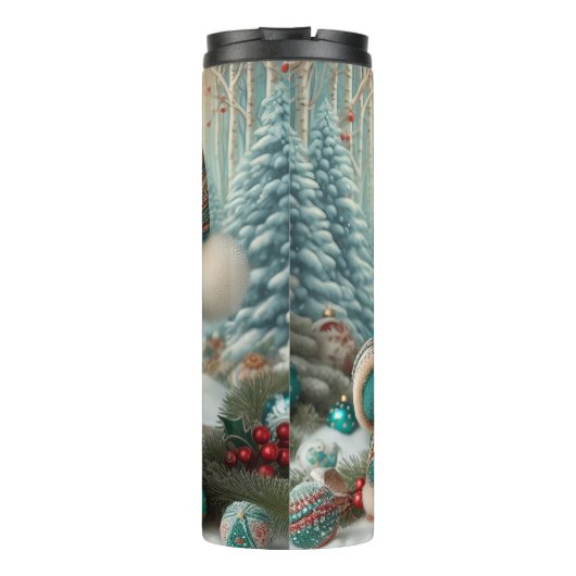 Winter Forest Gnome mit befeuchteter Globe Thermosbecher (Rückseite)