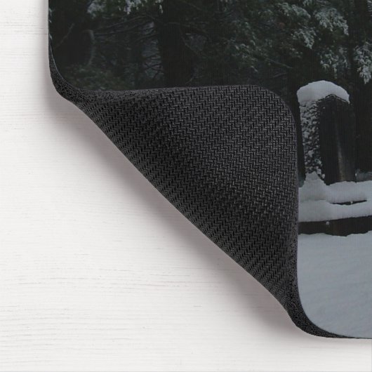 Winter-Friedhof mit Kugel Mousepad (Ecke)