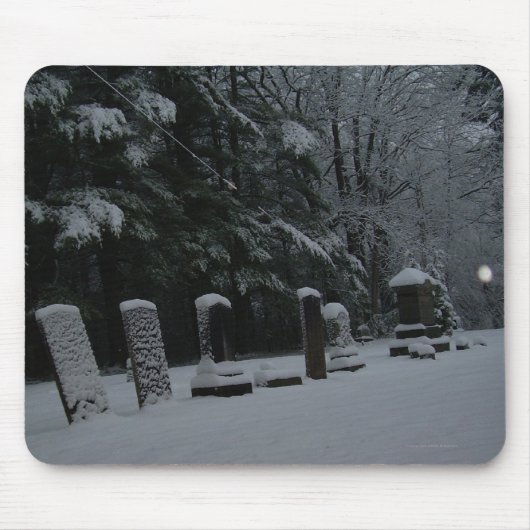 Winter-Friedhof mit Kugel Mousepad (Vorne)