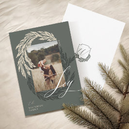 Winter Garland Wreath Joy Script Photo & Monogram Feiertagskarte