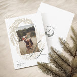 Winter Garland Wreath Joy Script Photo & Monogram Feiertagskarte<br><div class="desc">Embrace the joy of the holiday season with our winter garland Christmas holiday card. Our personalized cards feature our hand-drawn winter garland wreath design with your photo, family signature, and monogram in a festive and elegant crest on the back of the card. Spread the love and cheer this winter with...</div>