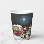 Winter German Shepherd Caravan Weihnachtsabenteuer Pappbecher (Vorderseite)