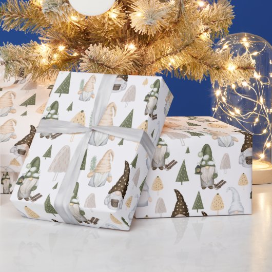 Winter-Gnome-Bäume Weißes Geschenkpapier (Feiertage)