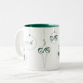 Winter Green Monogram Bauble Ornaments Zweifarbige Tasse (Vorderseite Links)
