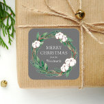 Winter Greenery Wreath Frory Christmas Gray Quadratischer Aufkleber<br><div class="desc">Dieser personalisierte Ferienaufkleber ist mit einem Aquarellkranz aus grün und braun gewachsenen Wintergärten,  darunter Kiefernspieße und Baumwolle,  ausgestattet. Die Wörter "Frohe Weihnachten" erscheinen in einem Schriftart mit weißen Serifen auf grauem Hintergrund. Personalisieren Sie das Design mit Ihrem Familiennamen unten in weiß Kursivschrift.</div>