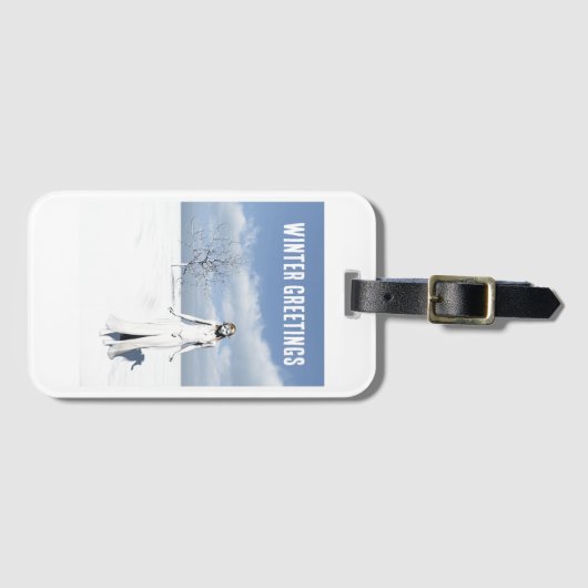 Winter Greetings. Female elf walking in the snow  Gepäckanhänger (Vorderseite (Horizontal))