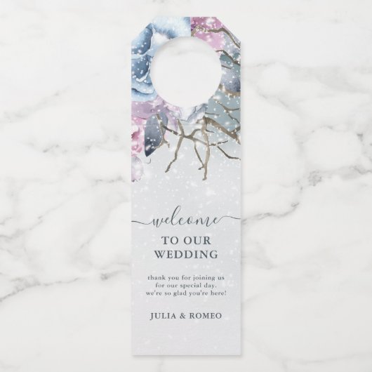 Winter Hochzeit Blumenschnee Dusty Blue Flaschenanhänger (Vorderseite)