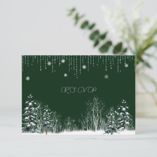 Winter Hochzeit Pine Trees Schneeflocken RSVP Karte (Stehend Vorderseite)