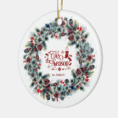 Winter Holiday Wreath 'Das ist die Jahreszeit Mong Keramik Ornament (Links)