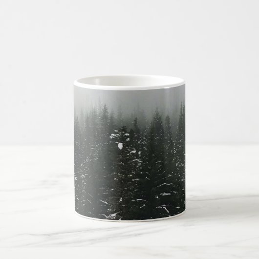 Winter im Bergwald, Oregon Kaffeetasse (Mittel)