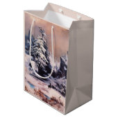 Winter in den Rocky Mountains Mittlere Geschenktüte (Rückseite Schrägansicht)
