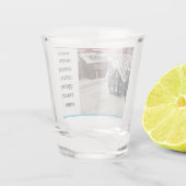 Winter in sieben Sprachen geschrieben Schnapsglas (Rückseite)