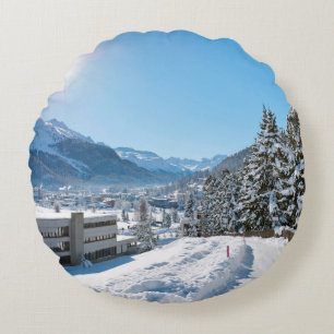 Winter in St. Moritz Rundes Kissen