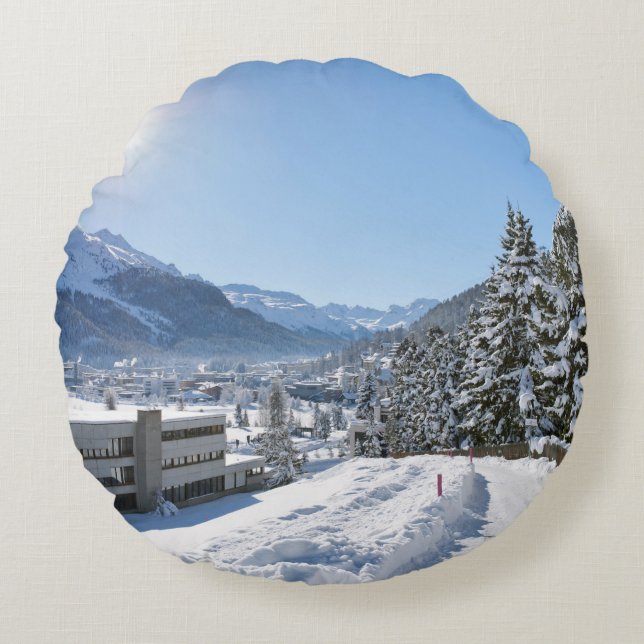 Winter in St. Moritz Rundes Kissen (Vorderseite)