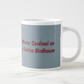 Winter Kardinal auf einem festlichen Geburtshaus Jumbo-Tasse (Rechts)