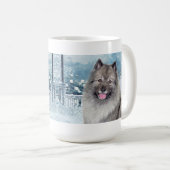 Winter Keeshond Kaffeetasse (VorderseiteRechts)