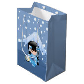 Winter Kokeshi Doll - Blue Mountain Geisha Girl Mittlere Geschenktüte (Vorderseite Schrägansicht)