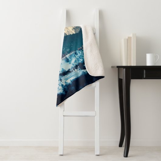 Winter landscape in Carpathian Mountain. Bran, Rom Sherpadecke (Beispiel)