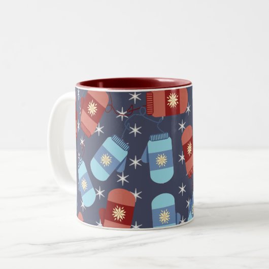 Winter Mitten und Sterne Blaues Muster Zweifarbige Tasse (Vorderseite Links)