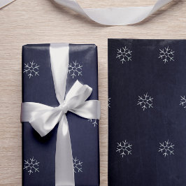 Winter Moderne, elegante weiße Schneeflocken auf d Geschenkpapier