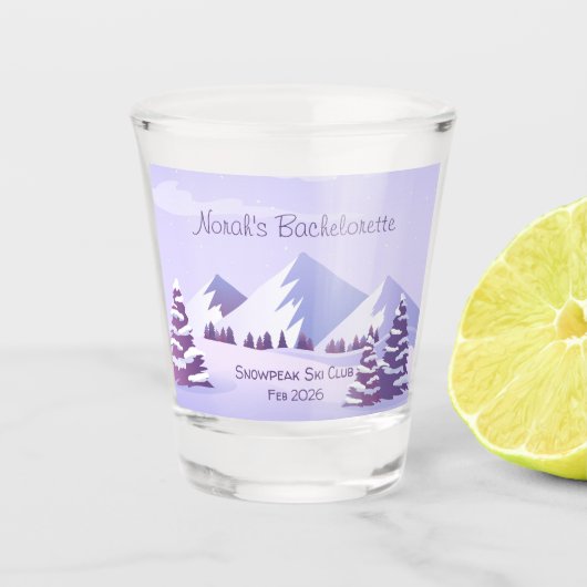Winter Mountain Bachelorette Personalized  Schnapsglas (Vorderseite)
