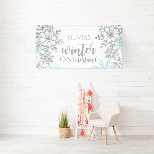 Winter Onederland Blue und Silver Snowflake Banner (Insitu)