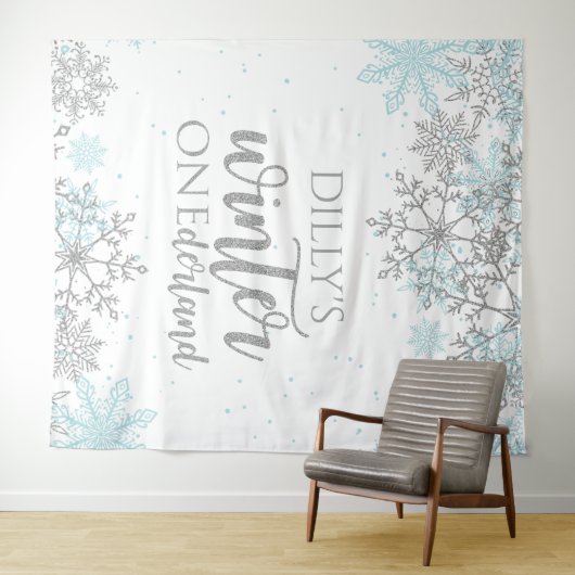 Winter Onederland Blue und Silver Snowflake Wandteppich (Beispiel (Horizontal))