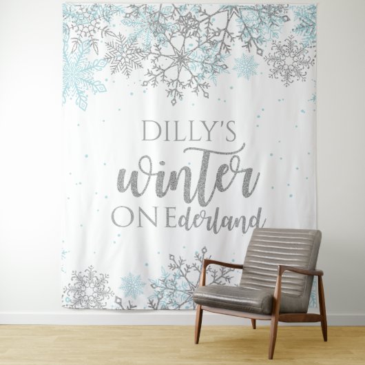 Winter Onederland Blue und Silver Snowflake Wandteppich (Beispiel)