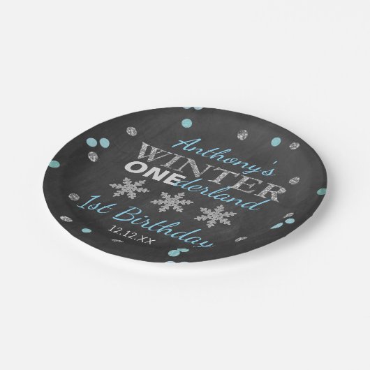 Winter ONEderland Chalkboard 1. Geburtstag Pappteller (Schrägansicht)