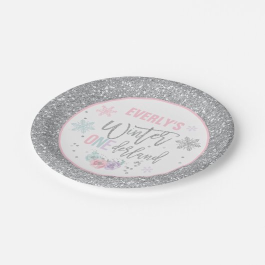 Winter ONEderland rosa und silberner Pappteller (Schrägansicht)