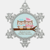 Winter Owl Coupe Schneeflocken Zinn-Ornament (Vorderseite)