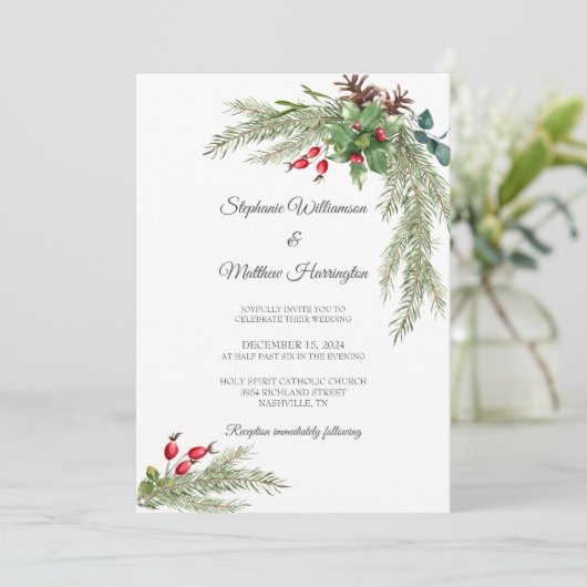 Winter Pine Branches mit Berries Wedding Einladung (Stehend Vorderseite)