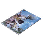 Winter Pine Cones unter einem Sternenhimmel Notizblock (Linke Seite)