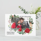 Winter Pine Holly Foto Verlobung Ankündigung (Stehend Vorderseite)