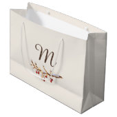 Winter Pinecone & Berry Monogram Große Geschenktüte (Vorderseite Schrägansicht)