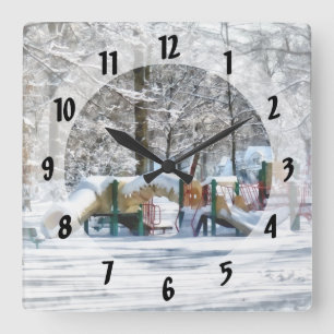 Winter Playground Quadratische Wanduhr