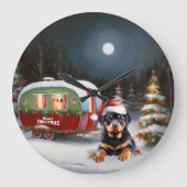 Winter Rottweiler Caravan Weihnachtsabenteuer Große Wanduhr (Vorderseite)