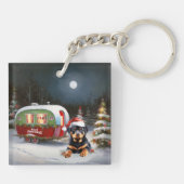 Winter Rottweiler Caravan Weihnachtsabenteuer Schlüsselanhänger (Rückseite)
