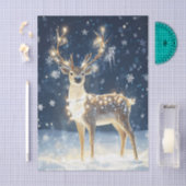 Winter Scene of a Deer Draped in Xmas Lights Seidenpapier (Handwerk)