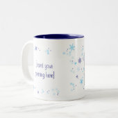 Winter-Schneeflocke-Tasse (kundengerecht) Zweifarbige Tasse (Vorderseite Links)