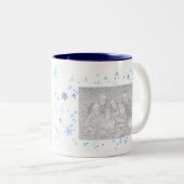 Winter-Schneeflocke-Tasse (kundengerecht) Zweifarbige Tasse (VorderseiteRechts)