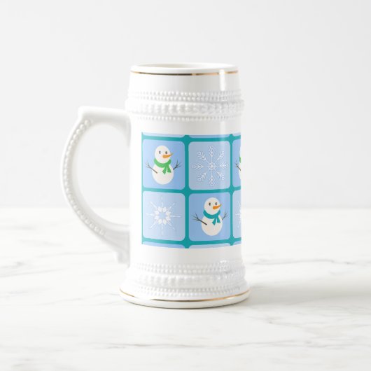 Winter Schneemann und Schneeflocken Bierglas (Links)