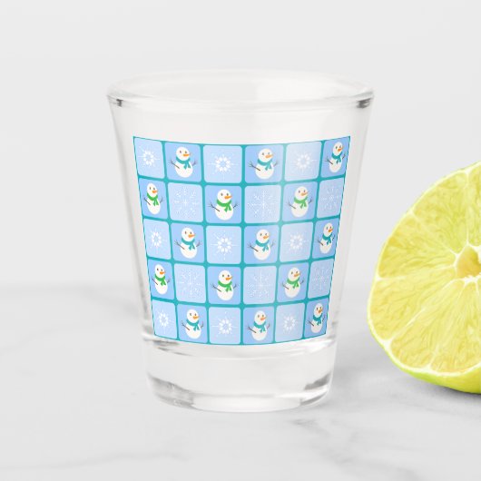 Winter Schneemann und Schneeflocken Schnapsglas (Vorderseite)