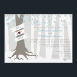 Winter-Schneeschuh-Einladung Wald/Waldland Einladung<br><div class="desc">Eine Winterhochzeitseinladung mit einer Abbildung eines Baumes im Wald. Der Baum hat blaue und silberne Blätter, sichtbare Wurzeln und einen Kofferraum, der mit Bannern umhüllt ist, die mit den Namen von Braut & Bräutigam angepasst werden können. Boden- und Hintergrundbäume sind weiß. Die Aufnahme stammt aus Braut und Bräutigam zusammen mit...</div>