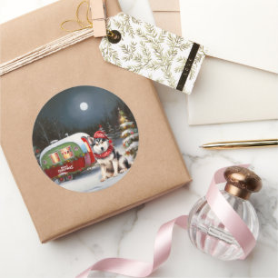 Winter Siberian Husky Caravan Weihnachtsabenteuer Runder Aufkleber