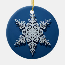 Winter Sky Snowflake — Classic White on Blue Keramik Ornament