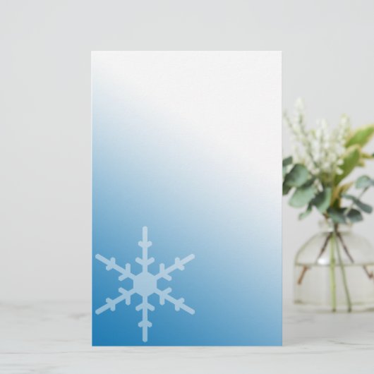Winter Snowflake Blue Gradient Briefpapier (Stehend Vorderseite)