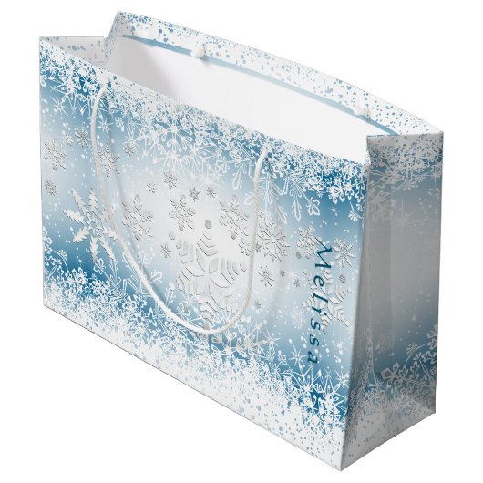 Winter Snowflake Design - Persönlich gestalten Große Geschenktüte (Rückseite Schrägansicht)