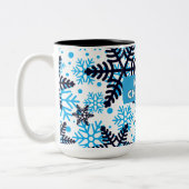 Winter Snowflake Pattern with Merry Christmas Zweifarbige Tasse (Links)